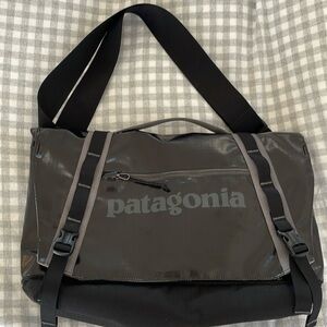 Patagonia Black Hole® Mini Messenger 12L - LIKE NEW